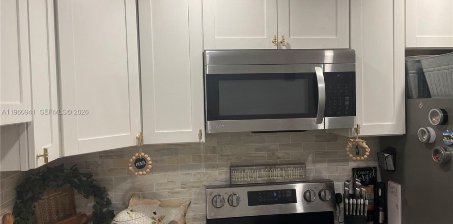 Condominio en Pembroke Pines, Florida, 2 dormitorios  № 2021864