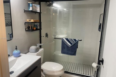 Condominio en venta en Pembroke Pines, Florida, 2 dormitorios, 76.09 m2 № 2021864 - foto 5