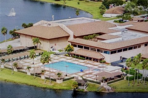 Condominio en venta en Pembroke Pines, Florida, 2 dormitorios, 76.09 m2 № 2021864 - foto 11