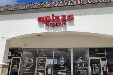 Propiedad comercial en venta en Greenacres, Florida № 2002561 - foto 2