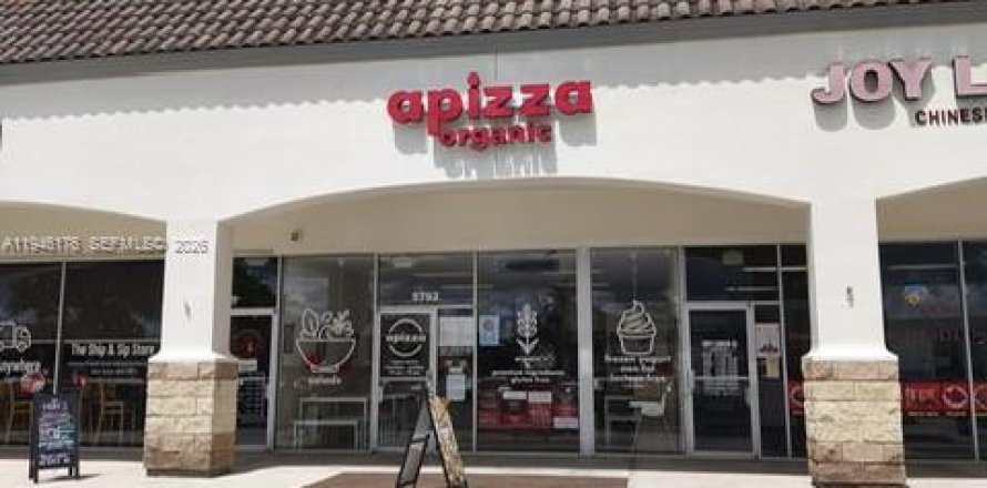 Propiedad comercial en Greenacres, Florida № 2002561