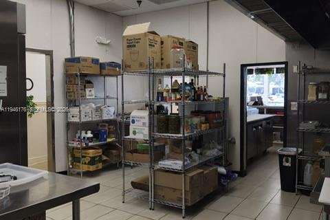 Propiedad comercial en venta en Greenacres, Florida № 2002561 - foto 9