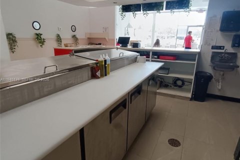 Propiedad comercial en venta en Greenacres, Florida № 2002561 - foto 6