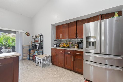 Villa ou maison à vendre à Tamarac, Floride: 3 chambres, 212.19 m2 № 2261554 - photo 11