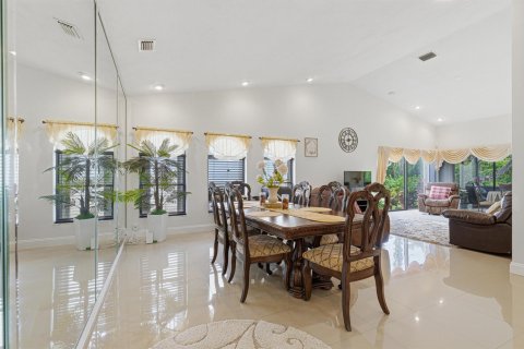 Villa ou maison à vendre à Tamarac, Floride: 3 chambres, 212.19 m2 № 2261554 - photo 8