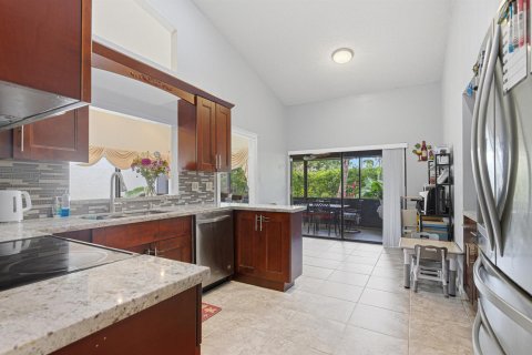 Villa ou maison à vendre à Tamarac, Floride: 3 chambres, 212.19 m2 № 2261554 - photo 12