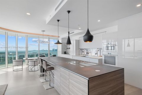 Condominio en venta en Miami Beach, Florida, 3 dormitorios, 309.83 m2 № 1963556 - foto 12