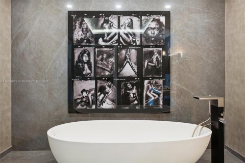 Condominio en venta en Miami Beach, Florida, 3 dormitorios, 309.83 m2 № 1963556 - foto 29
