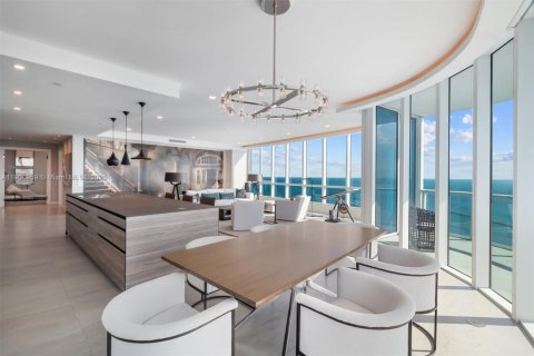 Condominio en venta en Miami Beach, Florida, 3 dormitorios, 309.83 m2 № 1963556 - foto 13
