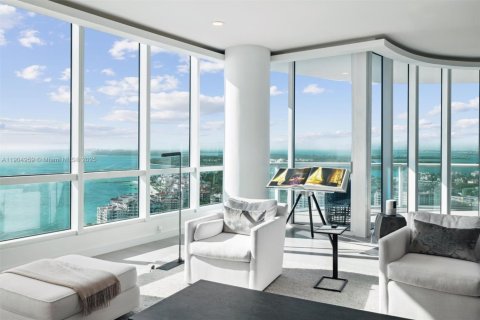 Condominio en venta en Miami Beach, Florida, 3 dormitorios, 309.83 m2 № 1963556 - foto 2