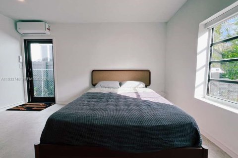 Propiedad comercial en alquiler en Miami, Florida, 38.37 m2 № 1992050 - foto 4