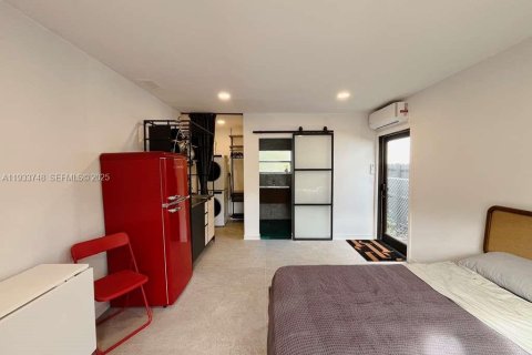 Propiedad comercial en alquiler en Miami, Florida, 38.37 m2 № 1992050 - foto 5