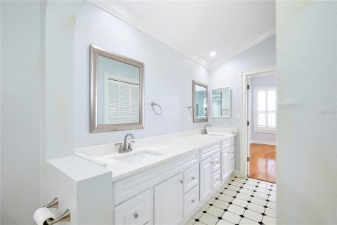 Condo in Tampa, Florida, 2 bedrooms  № 1558875 - photo 26