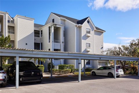 Condo in Tampa, Florida, 2 bedrooms  № 1558875 - photo 1