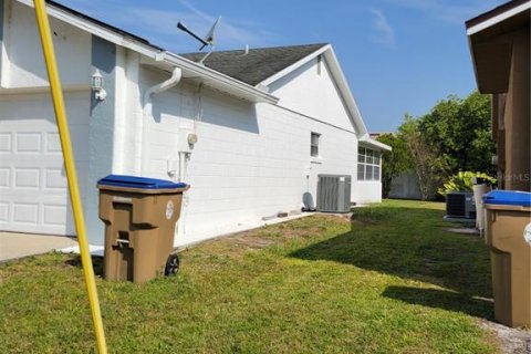 Casa en venta en Kissimmee, Florida, 3 dormitorios, 177.63 m2 № 1629923 - foto 2