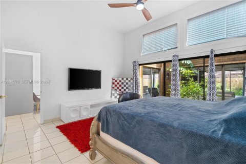 Touwnhouse à vendre à Hallandale Beach, Floride: 2 chambres, 156.08 m2 № 2154373 - photo 15