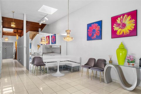 Touwnhouse à vendre à Hallandale Beach, Floride: 2 chambres, 156.08 m2 № 2154373 - photo 11