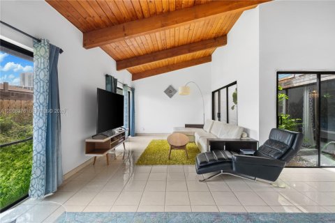 Touwnhouse à vendre à Hallandale Beach, Floride: 2 chambres, 156.08 m2 № 2154373 - photo 6