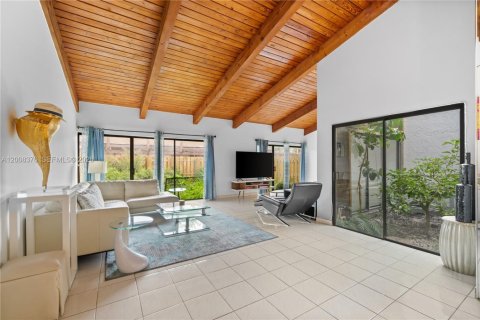 Touwnhouse à vendre à Hallandale Beach, Floride: 2 chambres, 156.08 m2 № 2154373 - photo 3