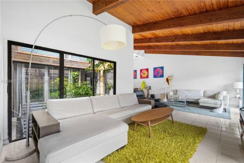 Touwnhouse à vendre à Hallandale Beach, Floride: 2 chambres, 156.08 m2 № 2154373 - photo 8