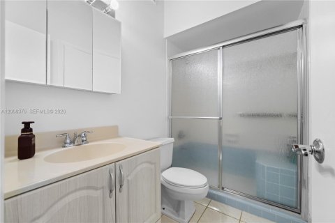 Touwnhouse à vendre à Hallandale Beach, Floride: 2 chambres, 156.08 m2 № 2154373 - photo 21