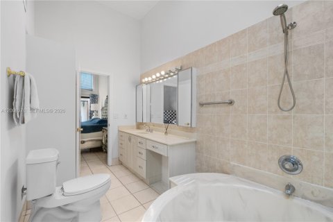 Touwnhouse à vendre à Hallandale Beach, Floride: 2 chambres, 156.08 m2 № 2154373 - photo 18