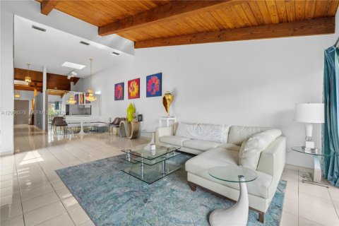 Touwnhouse à vendre à Hallandale Beach, Floride: 2 chambres, 156.08 m2 № 2154373 - photo 9