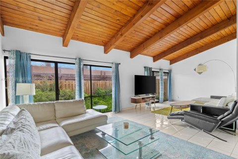 Touwnhouse à vendre à Hallandale Beach, Floride: 2 chambres, 156.08 m2 № 2154373 - photo 5