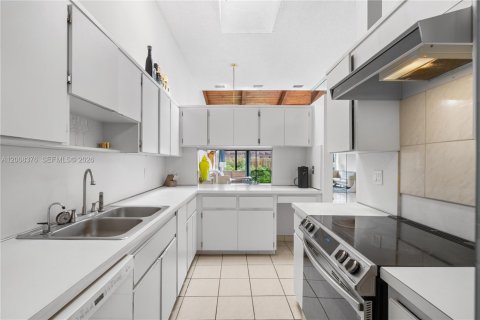 Touwnhouse à vendre à Hallandale Beach, Floride: 2 chambres, 156.08 m2 № 2154373 - photo 13