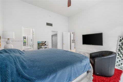 Touwnhouse à vendre à Hallandale Beach, Floride: 2 chambres, 156.08 m2 № 2154373 - photo 16