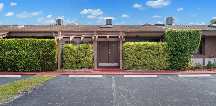 Touwnhouse à Hallandale Beach, Floride 2 chambres, 156.08 m2 № 2154373