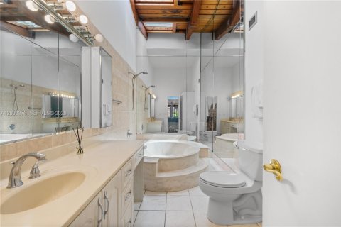 Touwnhouse à vendre à Hallandale Beach, Floride: 2 chambres, 156.08 m2 № 2154373 - photo 17