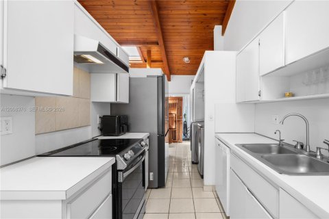Touwnhouse à vendre à Hallandale Beach, Floride: 2 chambres, 156.08 m2 № 2154373 - photo 12