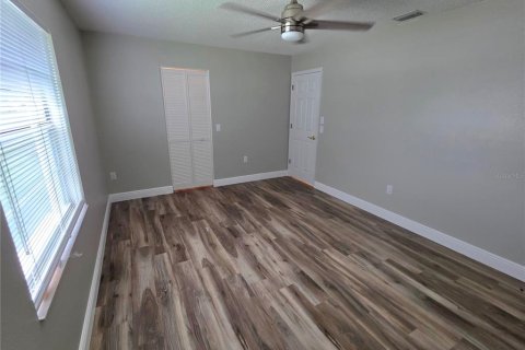House in Spring Hill, Florida 2 bedrooms, 166.11 sq.m. № 2394386 - photo 11