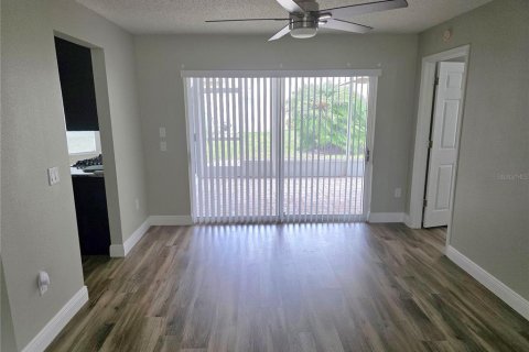 House in Spring Hill, Florida 2 bedrooms, 166.11 sq.m. № 2394386 - photo 2
