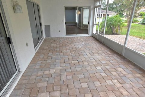 House in Spring Hill, Florida 2 bedrooms, 166.11 sq.m. № 2394386 - photo 23