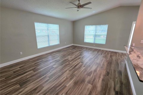 House in Spring Hill, Florida 2 bedrooms, 166.11 sq.m. № 2394386 - photo 10