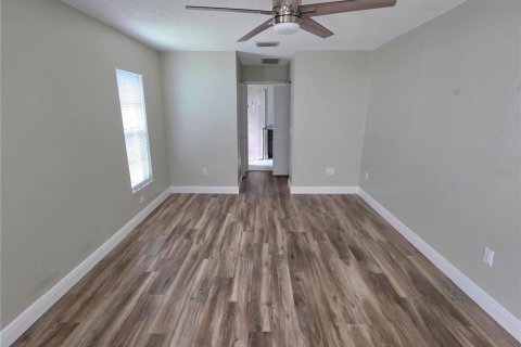 House in Spring Hill, Florida 2 bedrooms, 166.11 sq.m. № 2394386 - photo 13