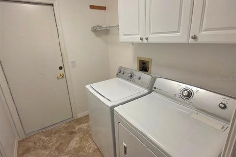 House in Spring Hill, Florida 2 bedrooms, 166.11 sq.m. № 2394386 - photo 20