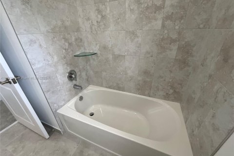 House in Homestead, Florida 4 bedrooms № 1689380 - photo 12