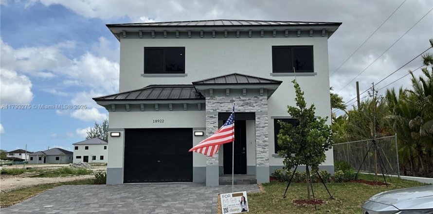 House in Homestead, Florida 4 bedrooms № 1689380