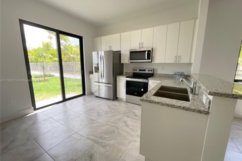 House in Homestead, Florida 4 bedrooms № 1689380 - photo 4