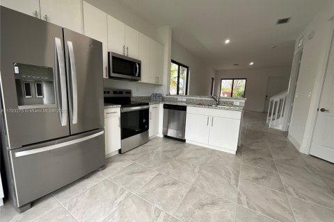House in Homestead, Florida 4 bedrooms № 1689380 - photo 2