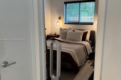 Condo in Fort Lauderdale, Florida, 2 bedrooms  № 1998242 - photo 8