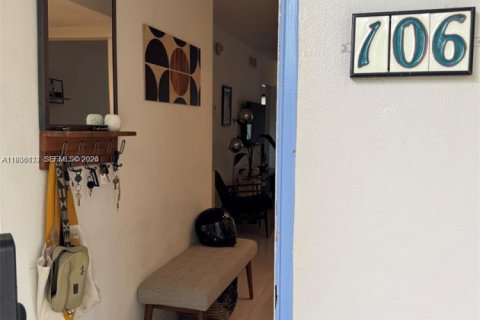 Condo in Fort Lauderdale, Florida, 2 bedrooms  № 1998242 - photo 2