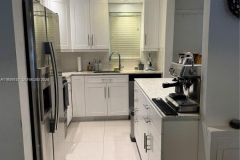 Condo in Fort Lauderdale, Florida, 2 bedrooms  № 1998242 - photo 4