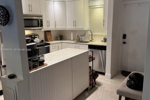 Condo in Fort Lauderdale, Florida, 2 bedrooms  № 1998242 - photo 3