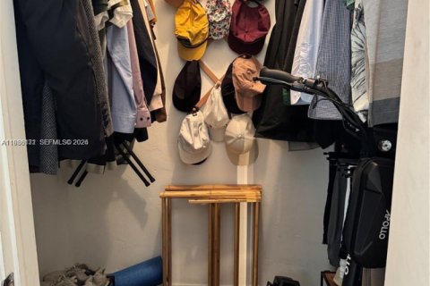 Condo in Fort Lauderdale, Florida, 2 bedrooms  № 1998242 - photo 12