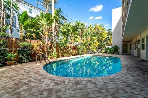 Condo in Fort Lauderdale, Florida, 2 bedrooms  № 1998242 - photo 18