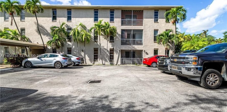 Condo in Fort Lauderdale, Florida, 2 bedrooms  № 1998242